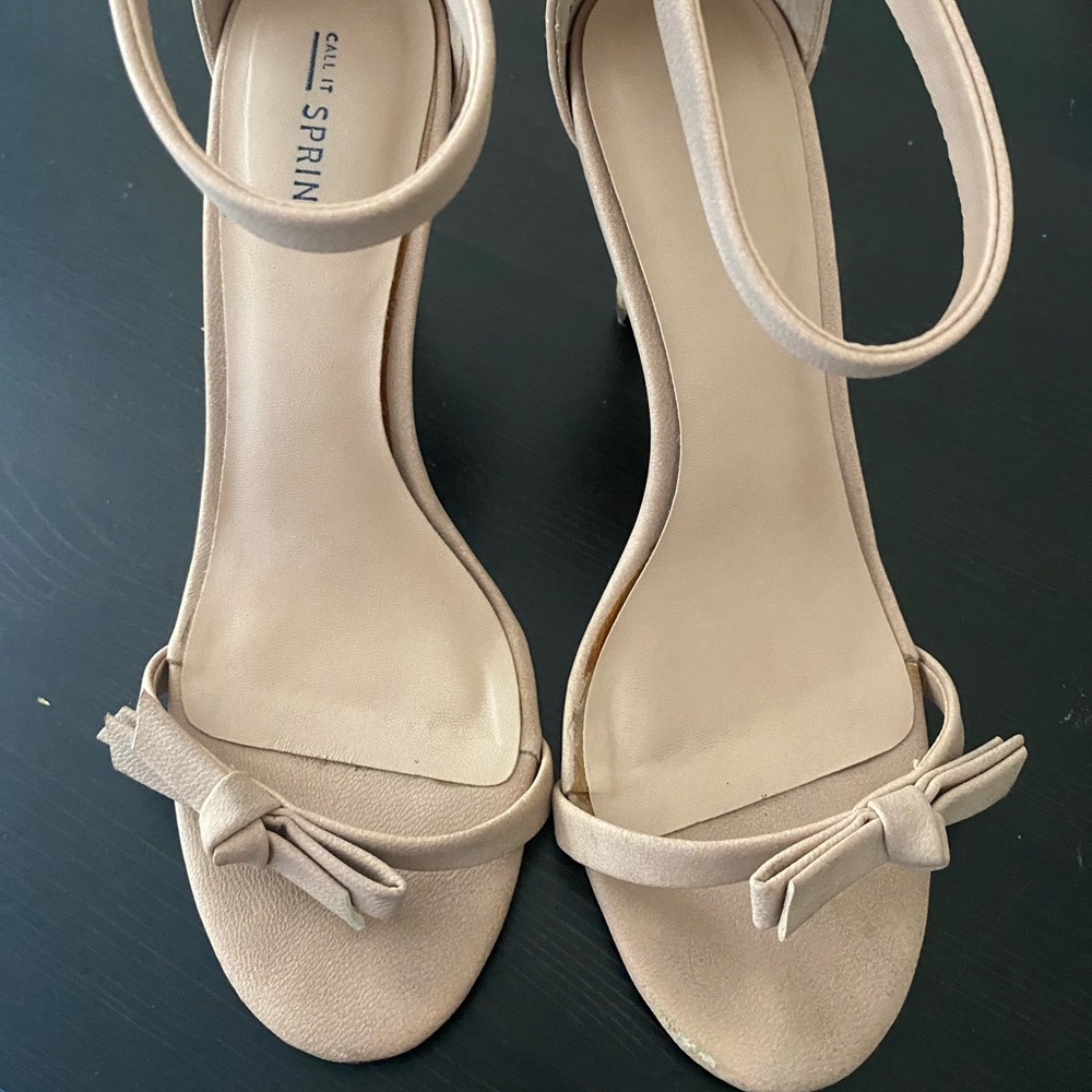 Strappy high heels with bow